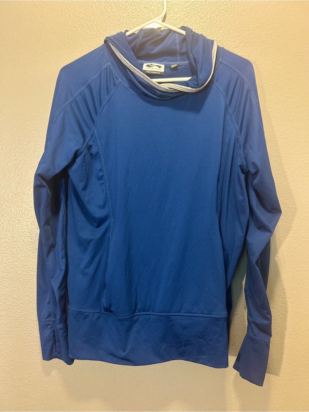 Cascade Sport Women’s Performance Hoodie Blue Medium Thumbholes Cowl Neck